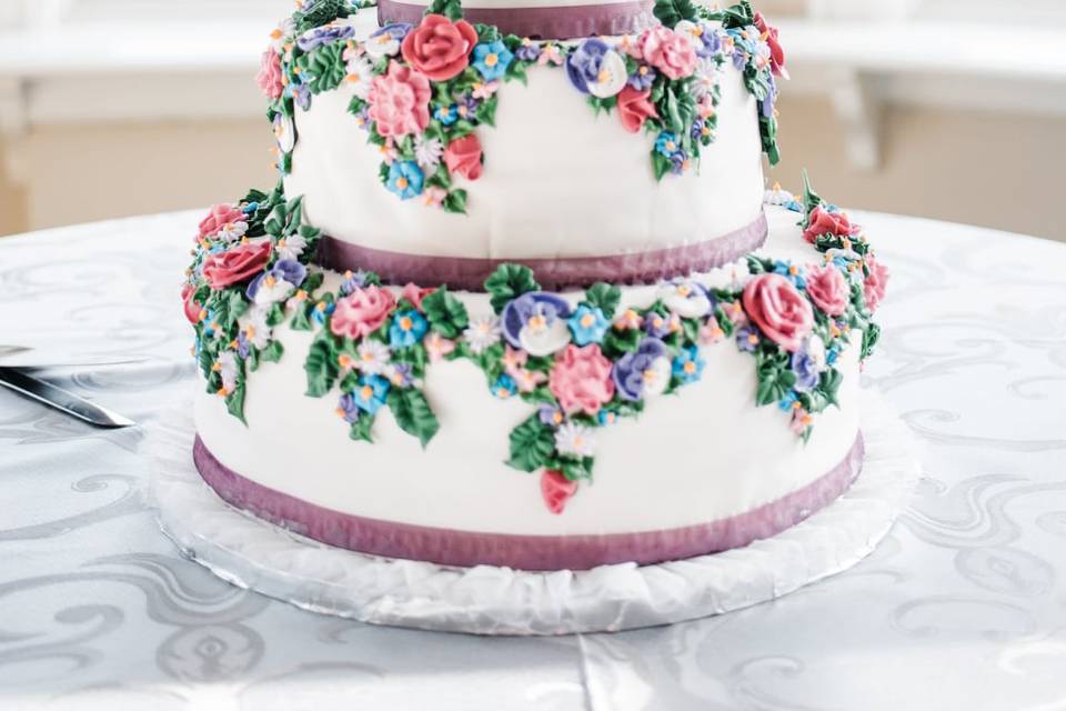 Colourful winter wedding