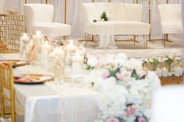 Modern White Wedding Stage