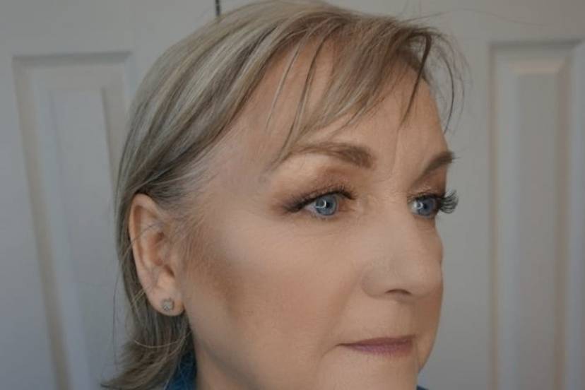 'facelift' effect makeup