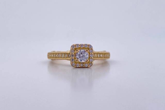 1Customizable 18K gold ring