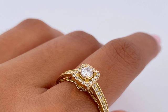 1Customizable 18K gold ring