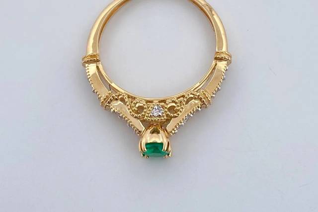 10Customizable 18K gold ring