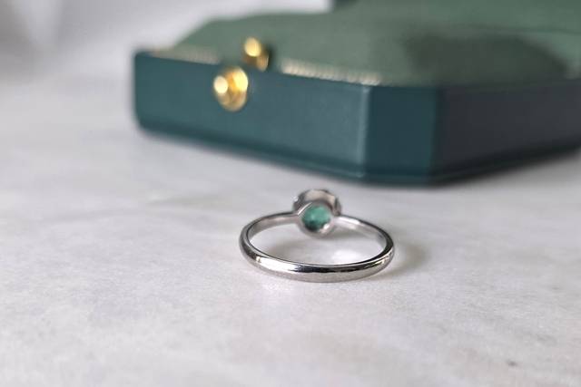 Bezel emerald diamond halo