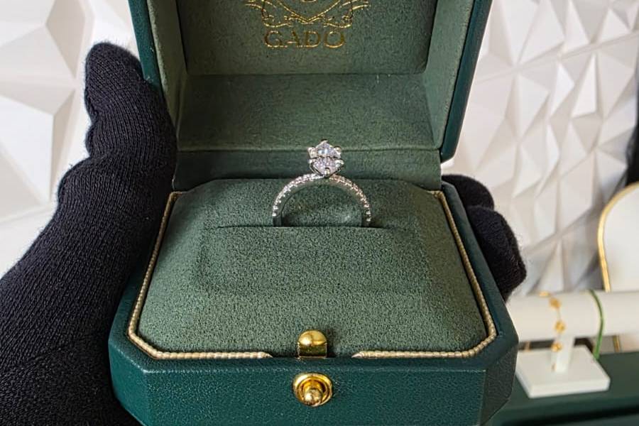 Natural marquise prong + pavé