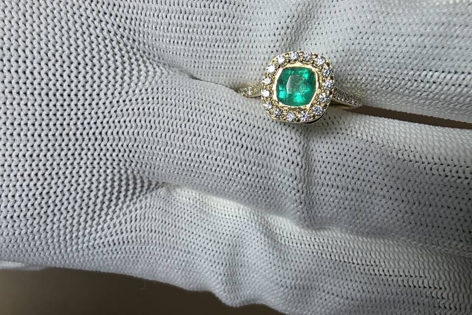 Cushion-cut-emerald-diamond-ha