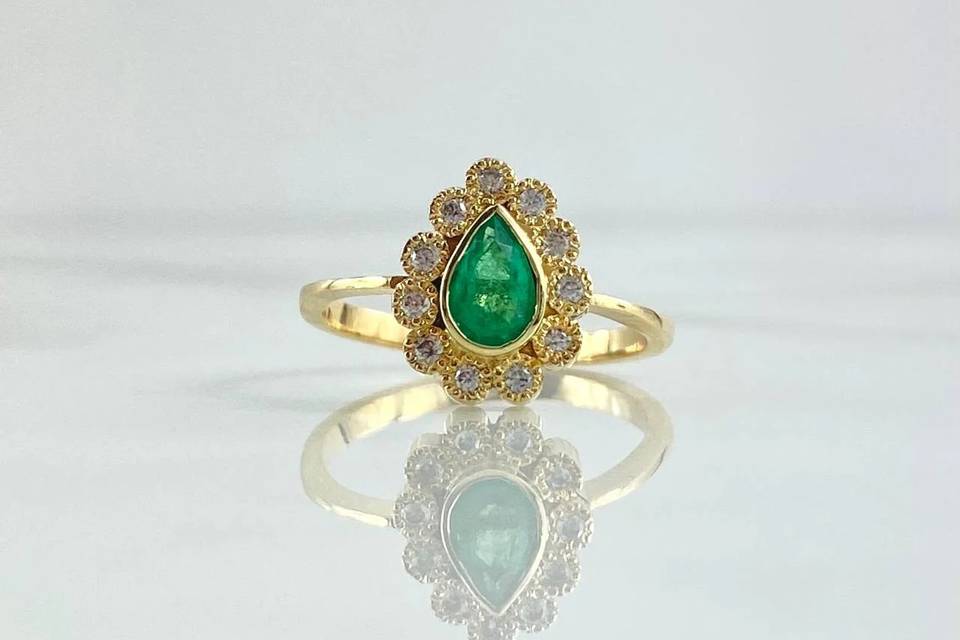 6Customizable 18K gold ring