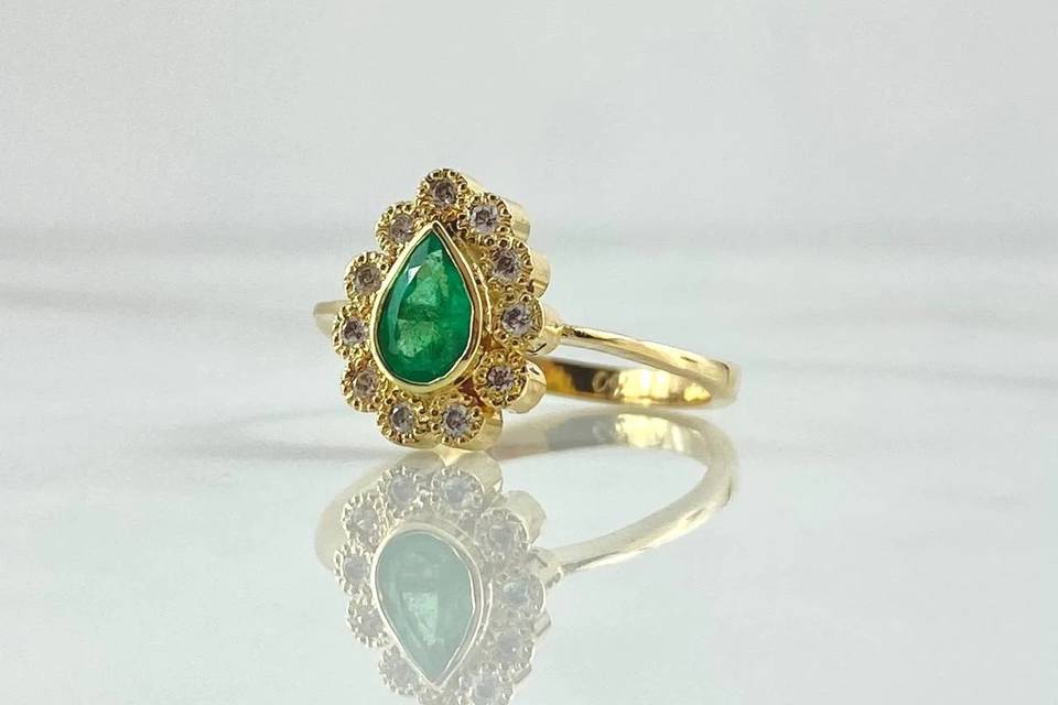 6Customizable 18K gold ring
