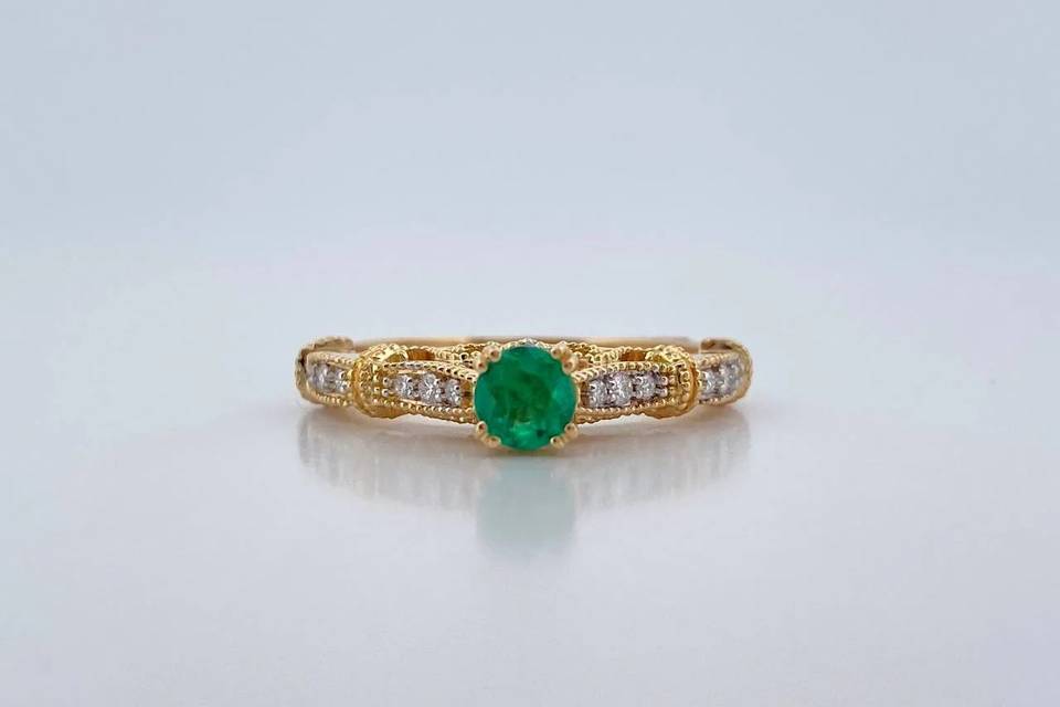 10Customizable 18K gold ring
