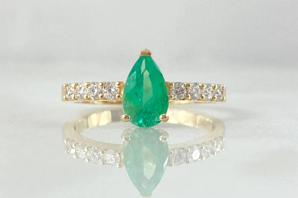 12Customizable 18K gold ring