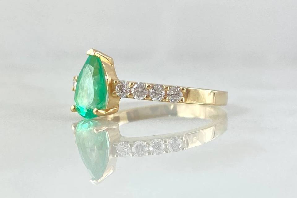 12Customizable 18K gold ring
