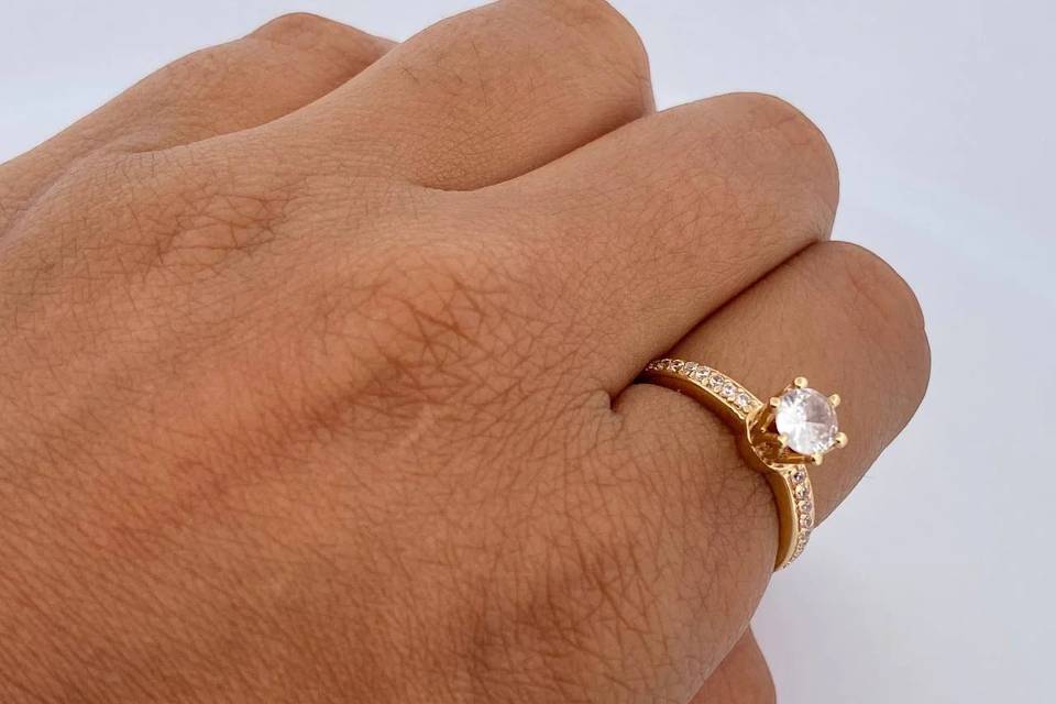 3Customizable 18K gold ring
