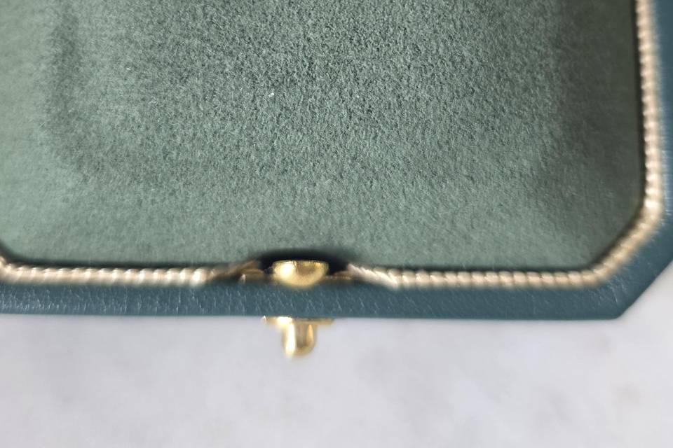 Colombian-emerald-band-18k-whi