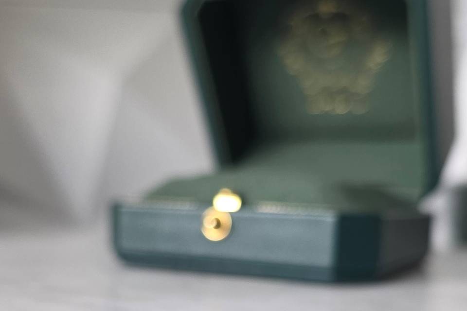 Colombian-emerald-band-18k-whi