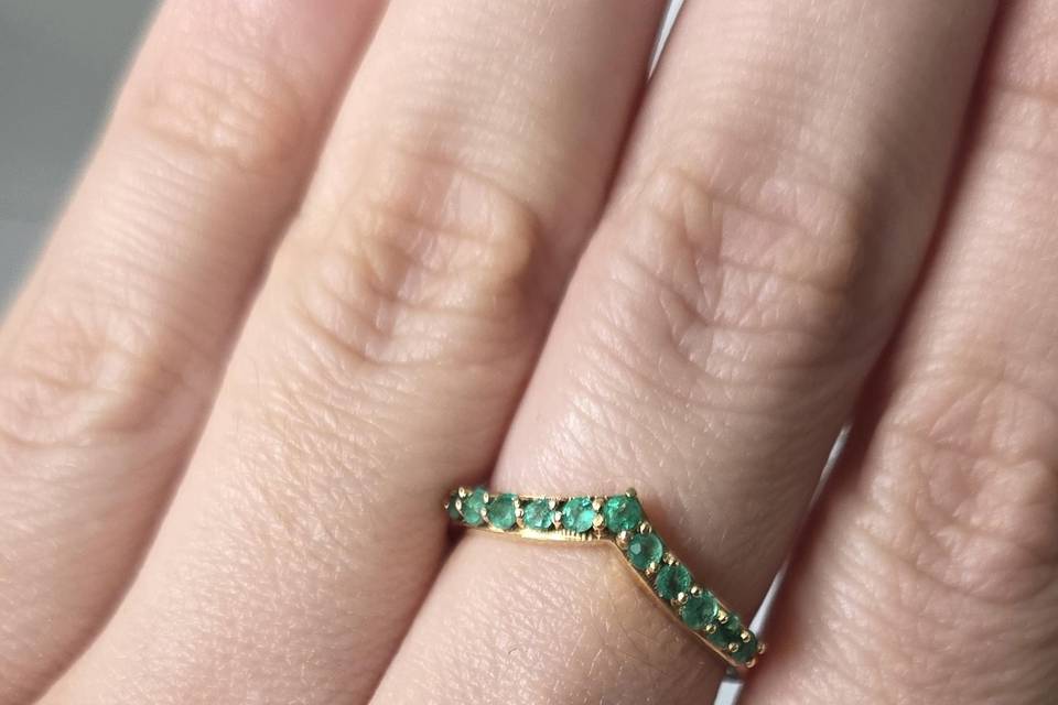 Emerald-chevron-18k-gold-ring