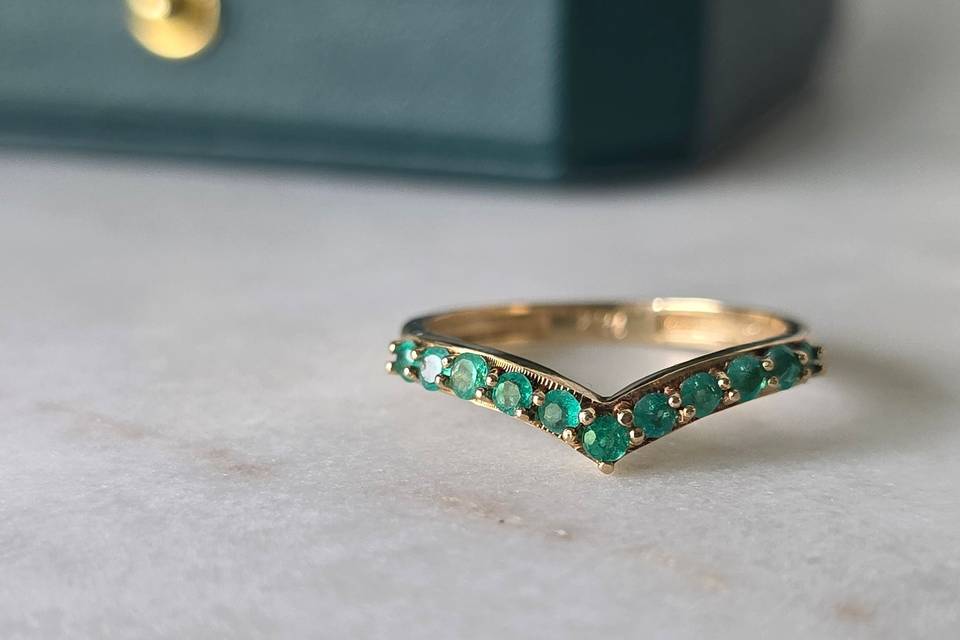 Emerald-chevron-18k-gold-ring
