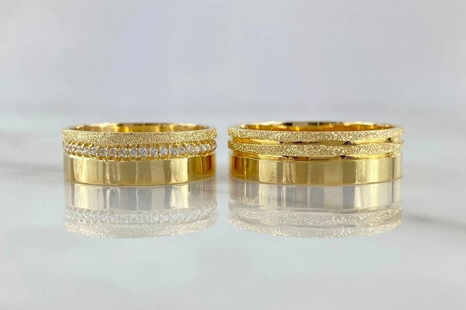 16Customizable 18K gold ring