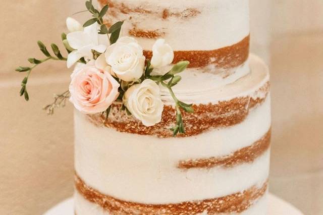 Romantic cake flowers