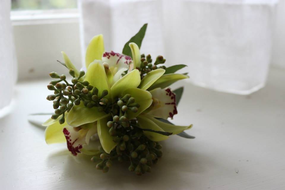 White and greenery centerpiece