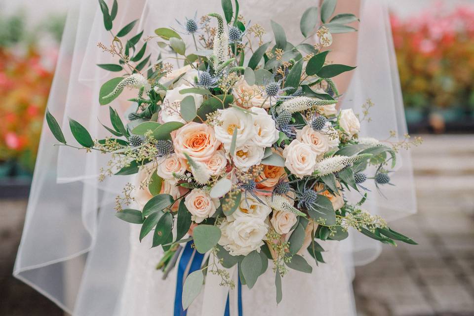 Floating cake table floral