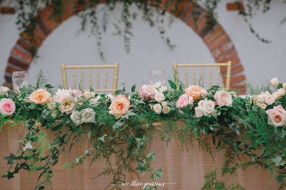 Headtable floral garland