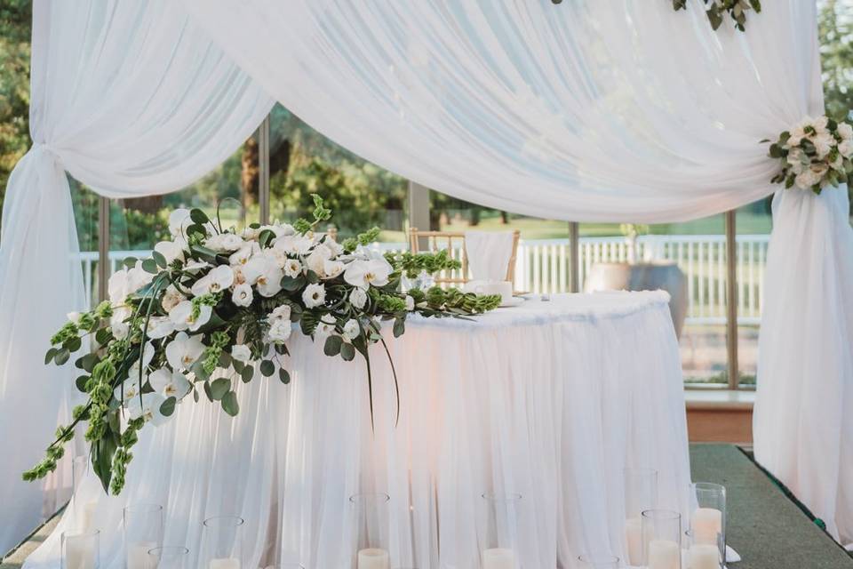Head table and arch flowers