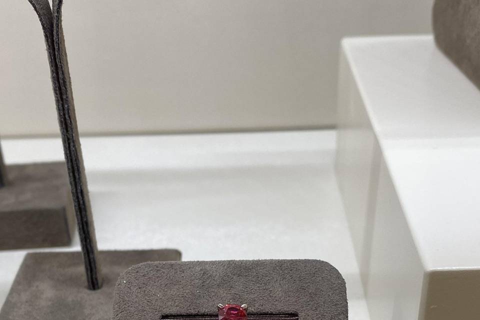 18k white gold ruby ring