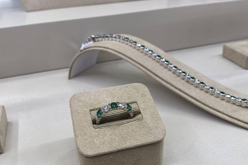 18k white gold emerald ring