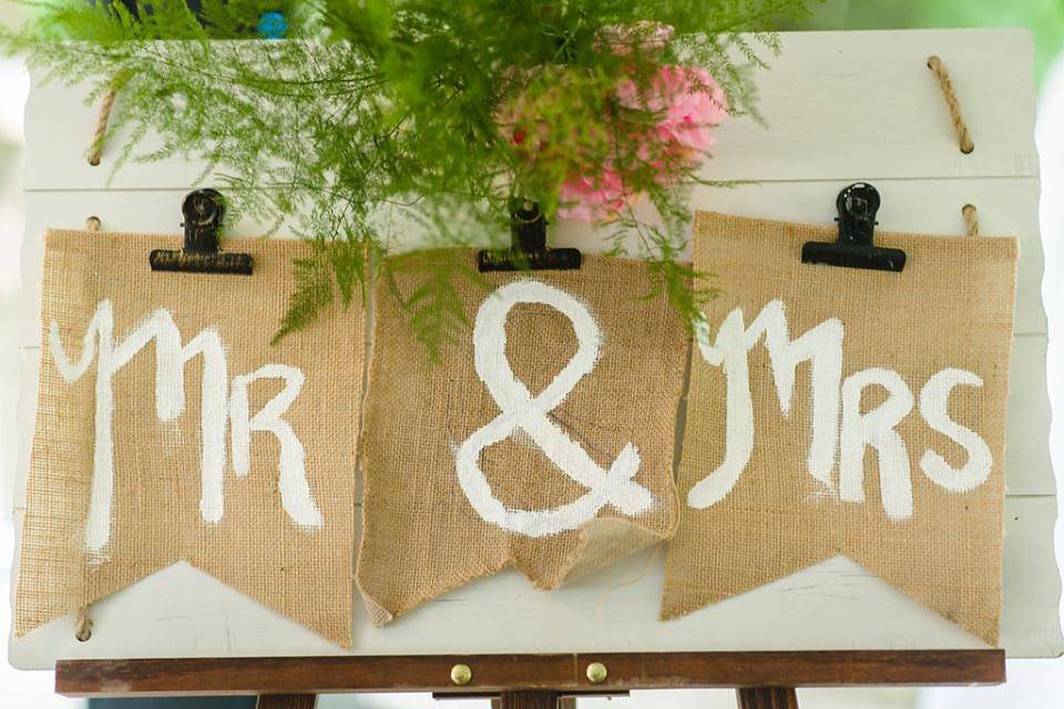 Mr and Mrs Sign