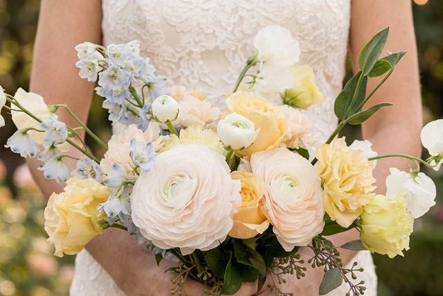 Stunning Flowers and Gifts