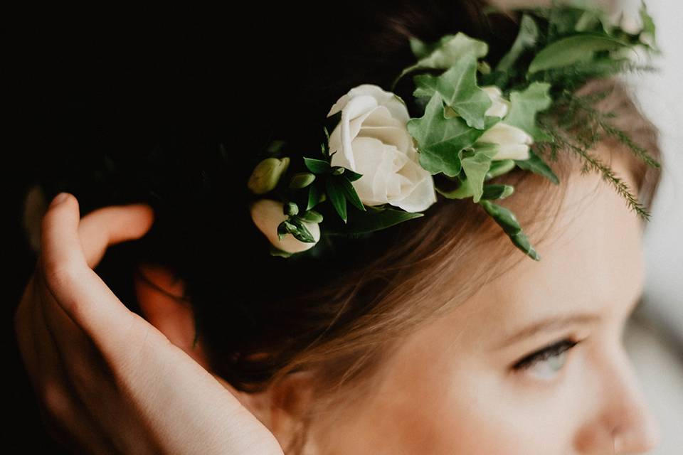 Freesia & Spray Rose Crown