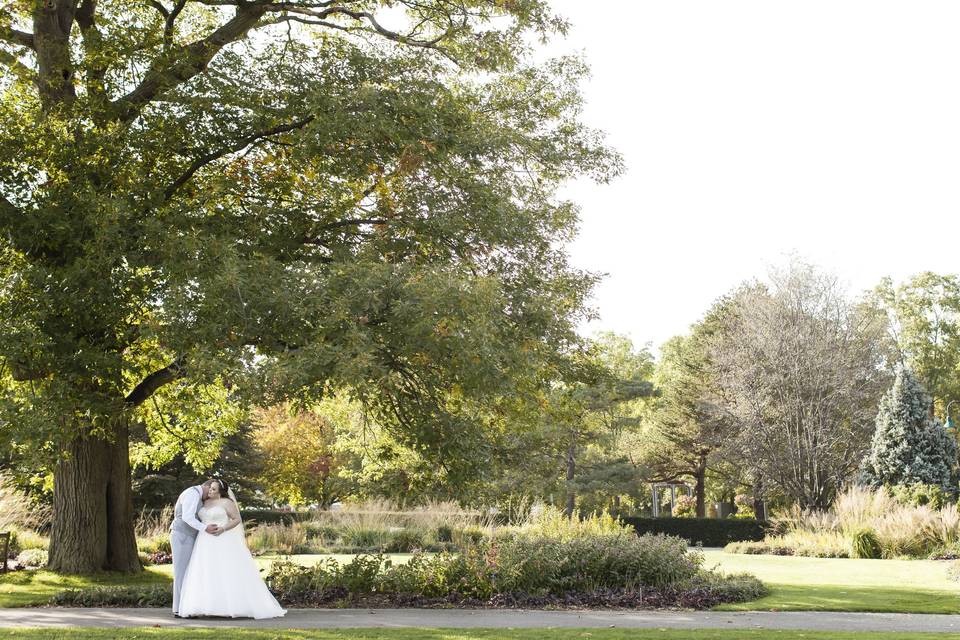 Under the trees in Hendrie Park - Fotoflare