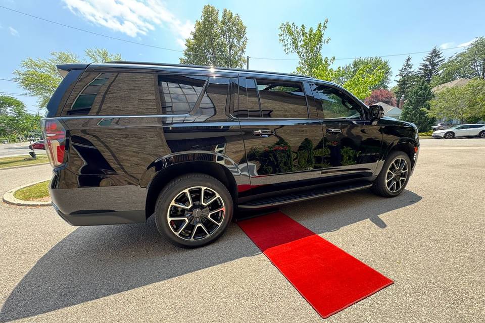 Black SUV 4