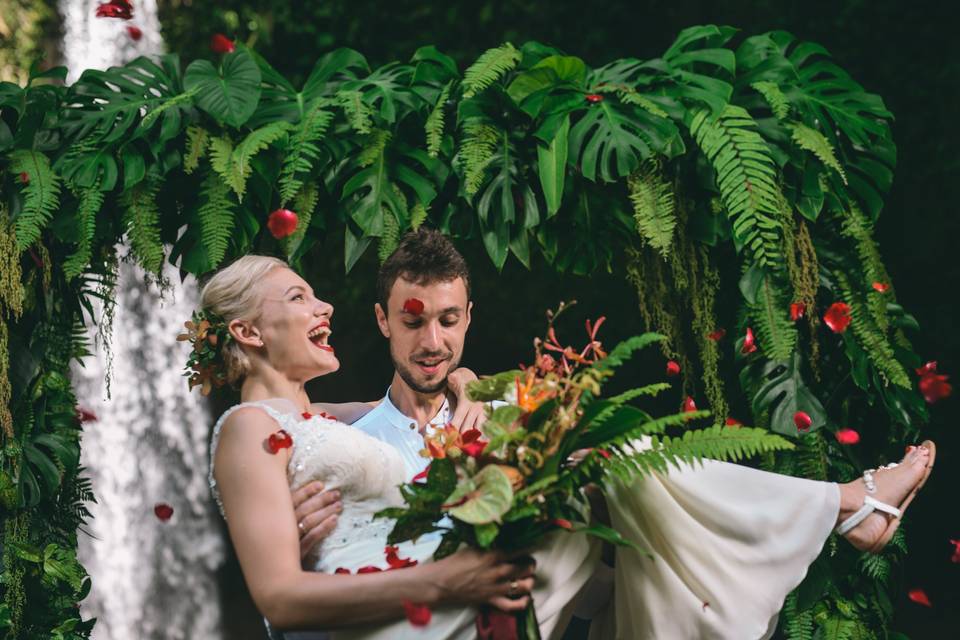 Garden style arches  & aisle