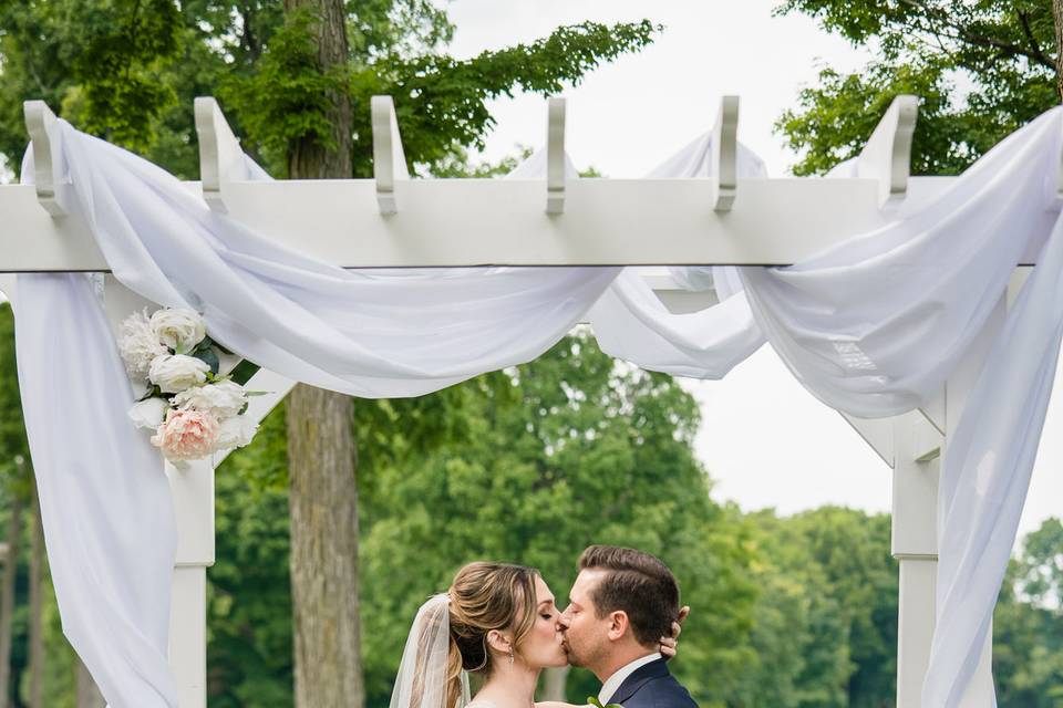 First kiss as husband and wife