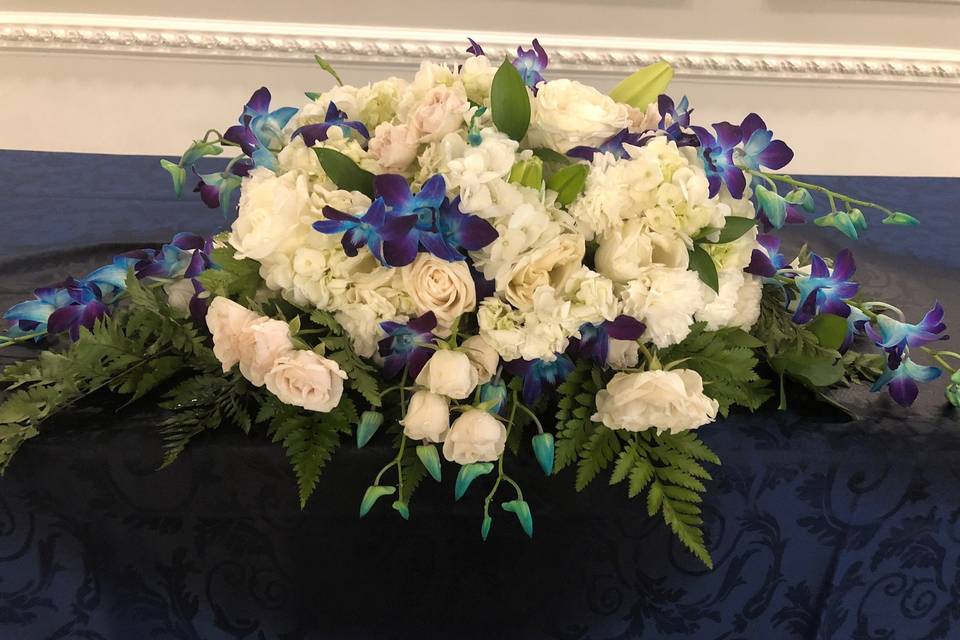 Lovely centrepiece in blue