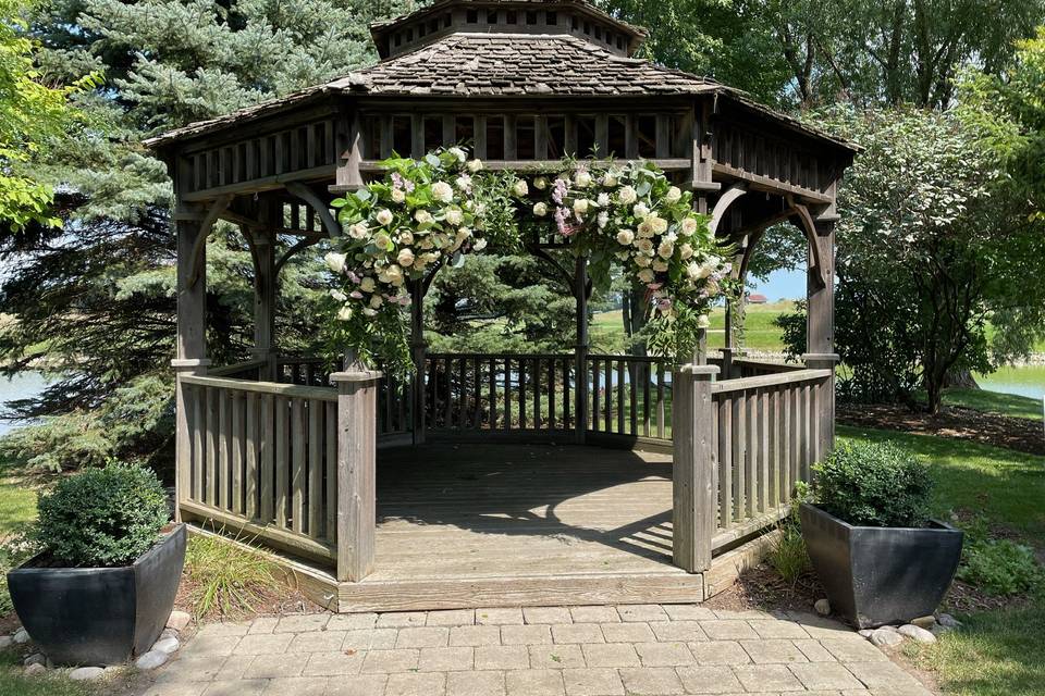 Arbour decor