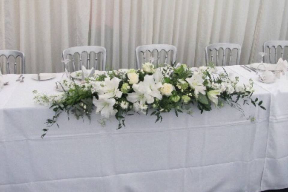 White headtable centrepiece