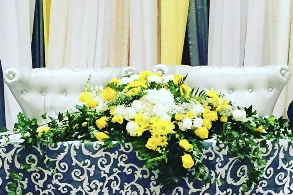 Dashing yellow centrepiece