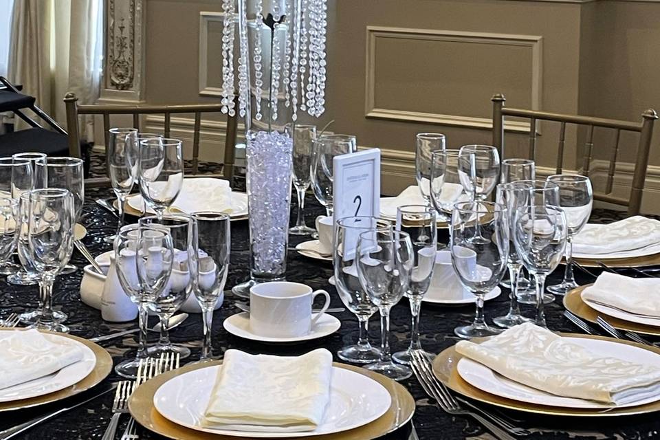 Elegant tall centrepiece