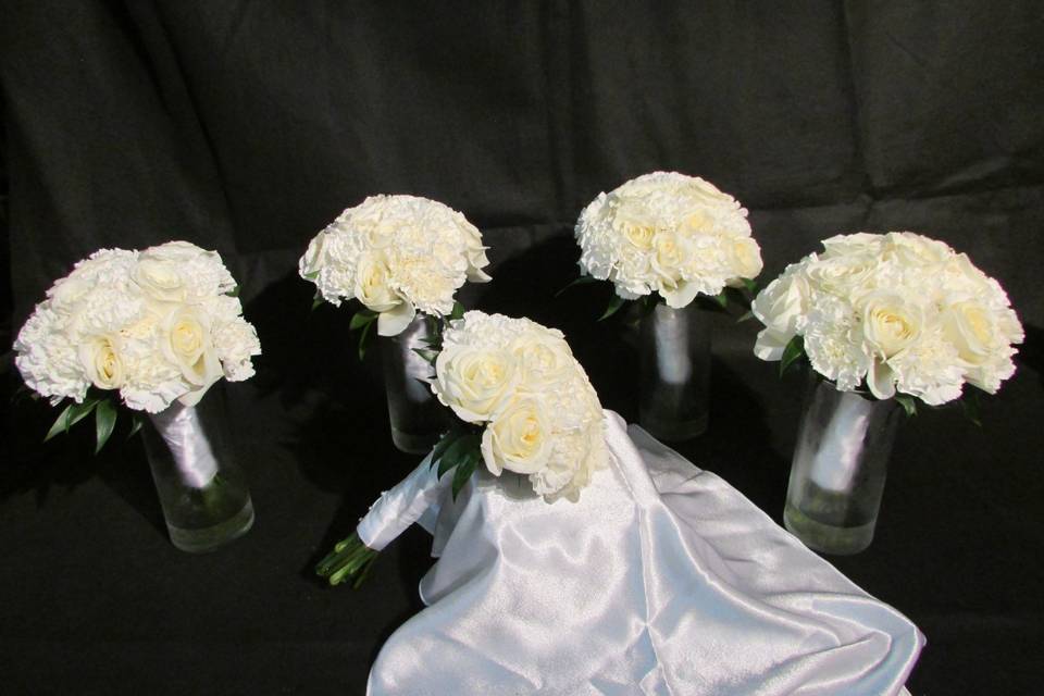 Bridesmaids bouquets