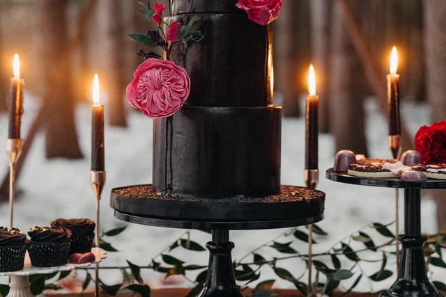 Moody - black & pinks