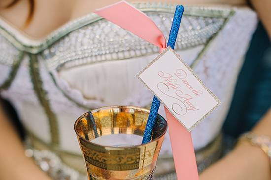 550x826xELEGANT-WEDDING-GOLD-CUP-DRINK-BLUE-GLITTER-STRAW.jpg.pagespeed.ic.VxG_mDc31h.jpg