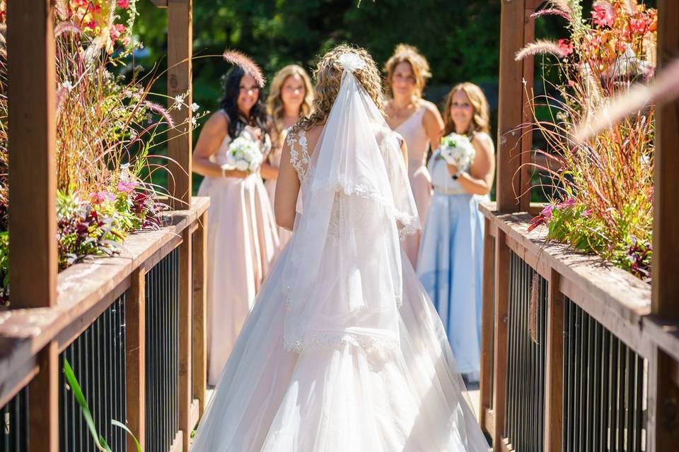 The ladies greeting the bride