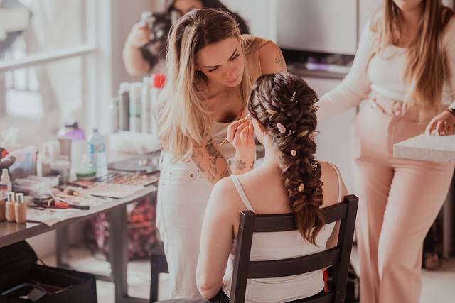 Bridal hair outlet styling