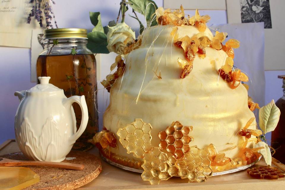 Spring honey bee cake