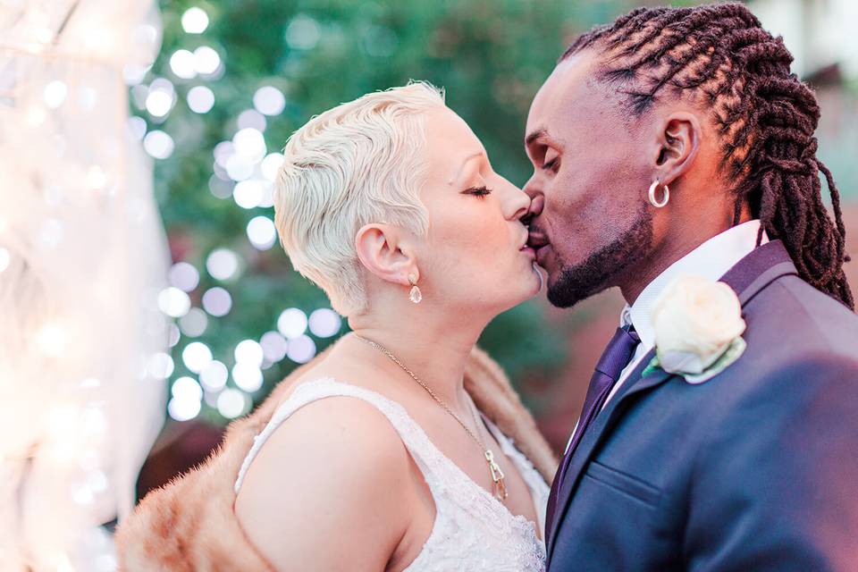 Kissing under the arch