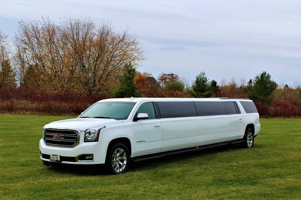 2020 White 16psgr Yukon XL SLT