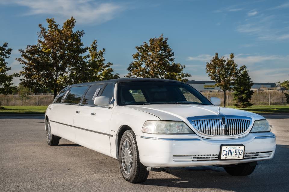 8 Passenger Lincoln Stretched