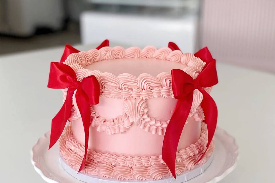 Vintage cake with bows