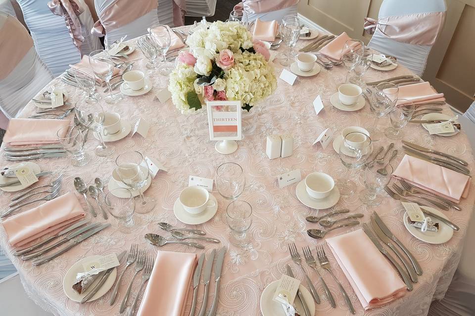 Table arrangement